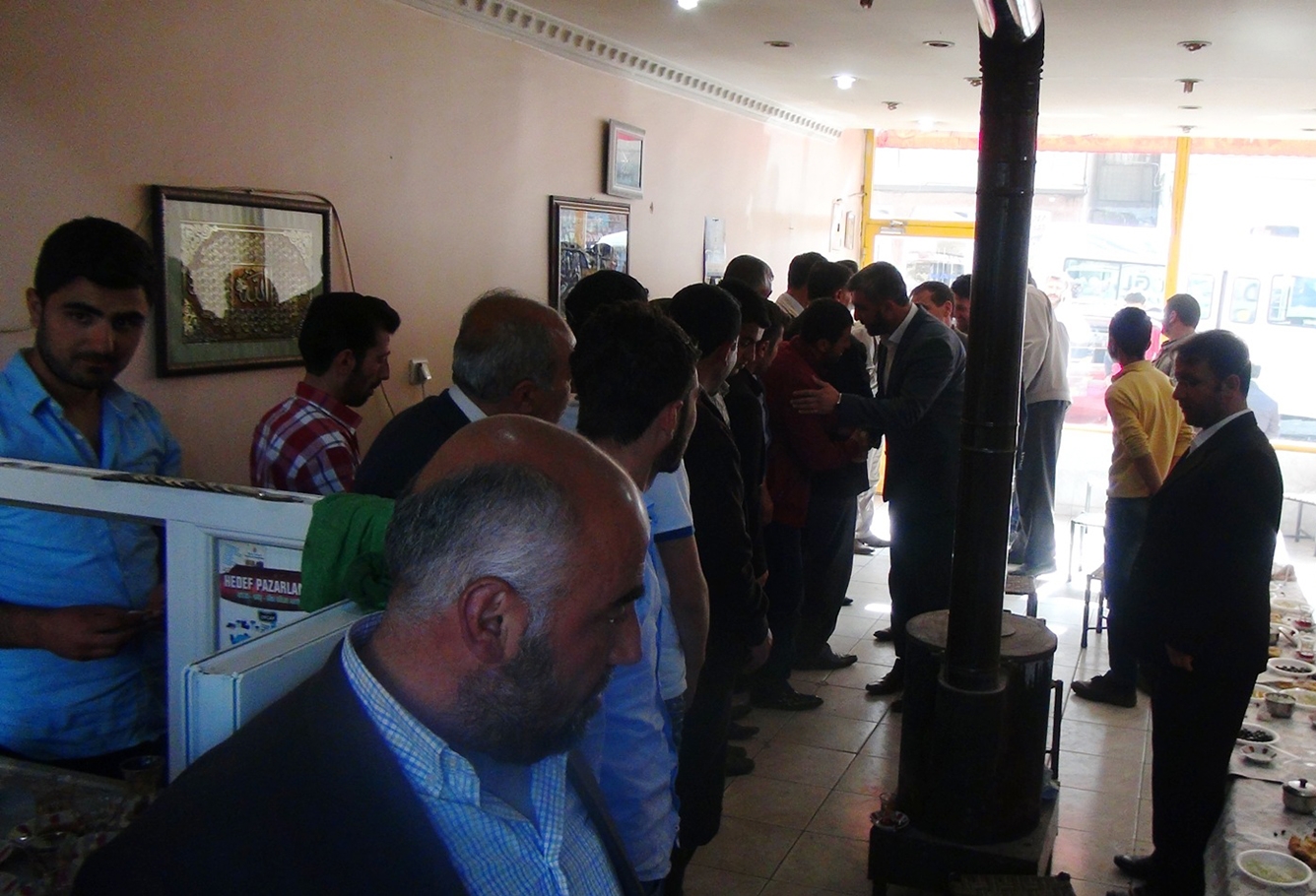 Hür Aday Karakaya: 5 dakika düşünün 4 yılınızı heba etmeyin Hür Aday Karakaya: 5 dakika düşünün 4 yılınızı heba etmeyin